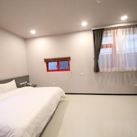 花蓮亮君經典民宿1館加2館民宿-東大門夜市-電梯包棟bright King Homestay Hualien Habitación foto